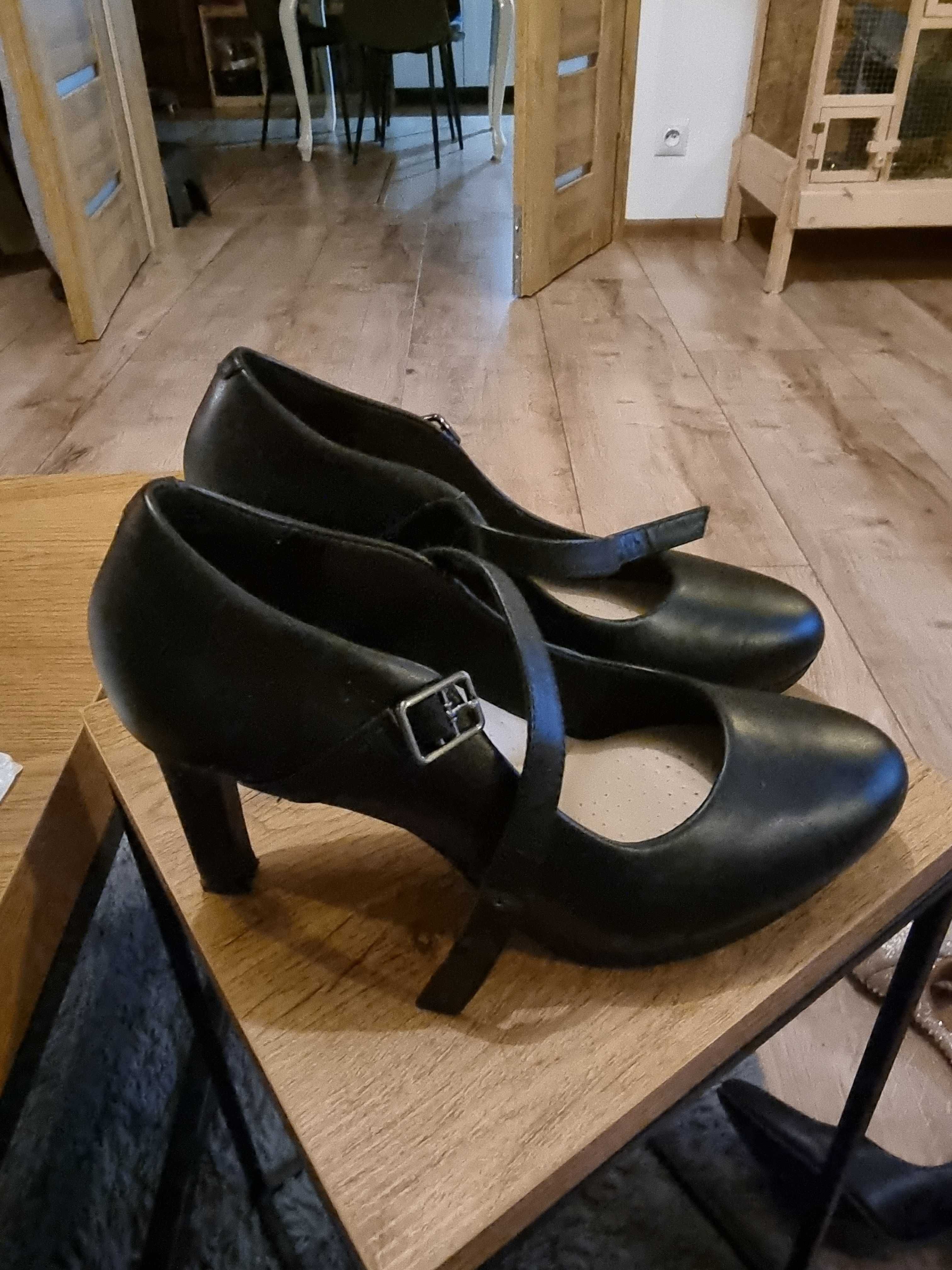 Półbuty Clarks czarne bardzo wygodne 36