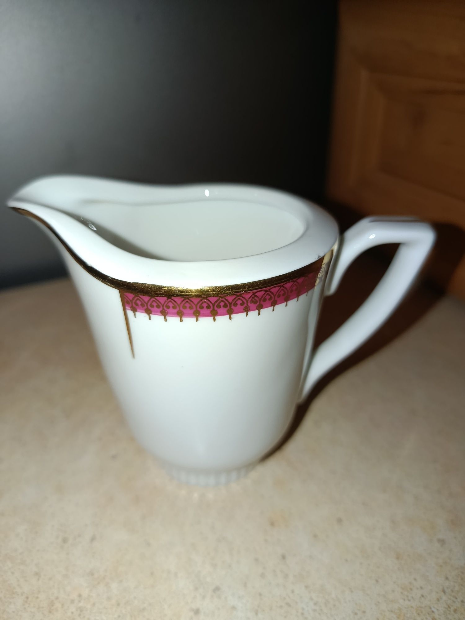 Śliczny stary mlecznik porcelana Karolina