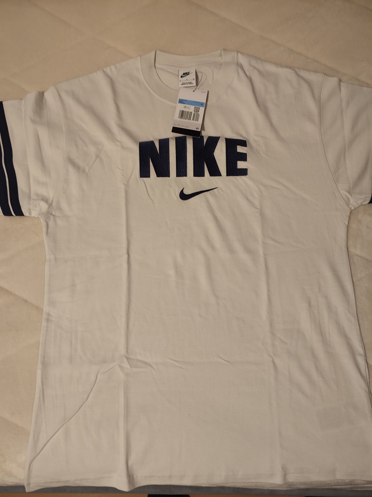 T-shirt Nike com etiqueta
