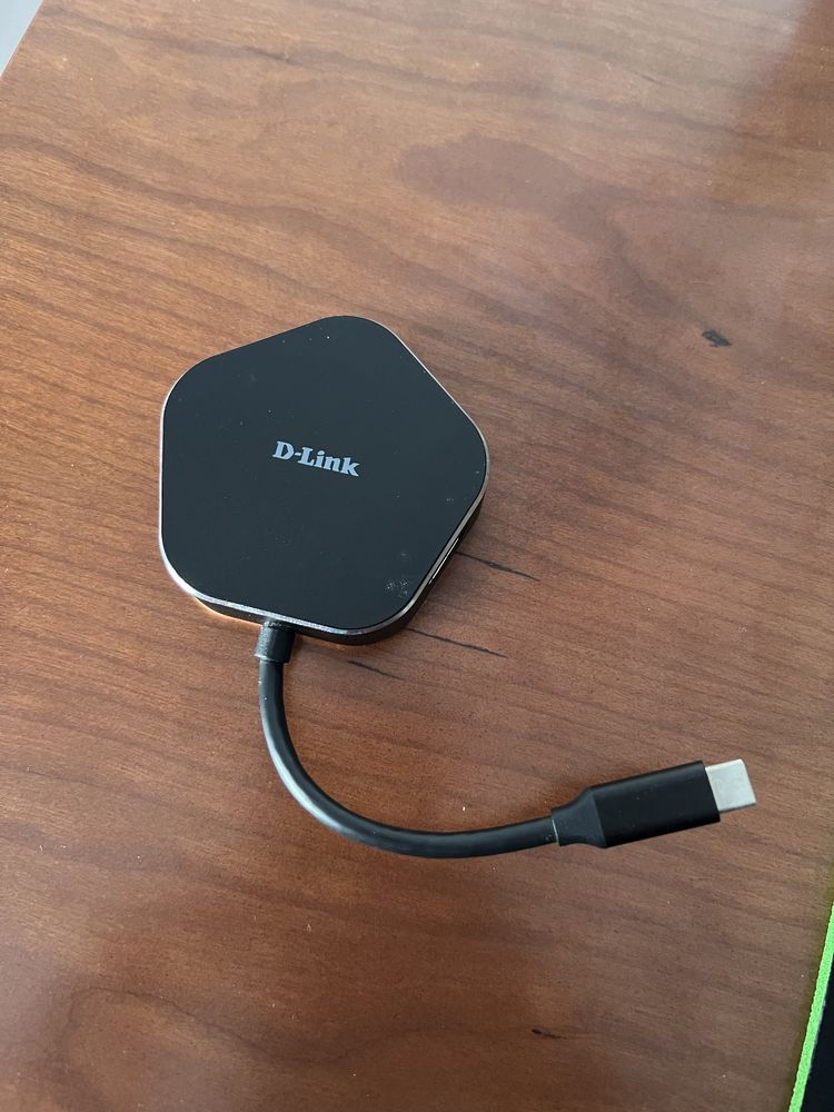 Adaptador D-Link USB-C p/ 2 USB 3.0 + 1 HDMI + USB-C (até 60W)