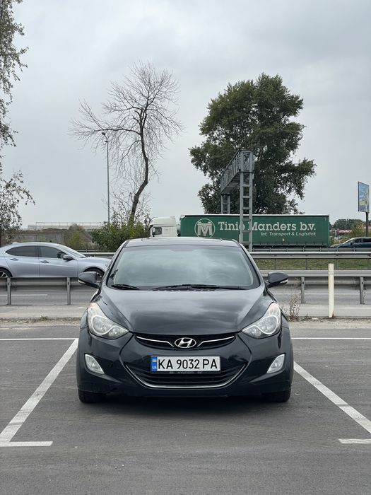 Hyundai Elantra 2012 (Aвтомат)