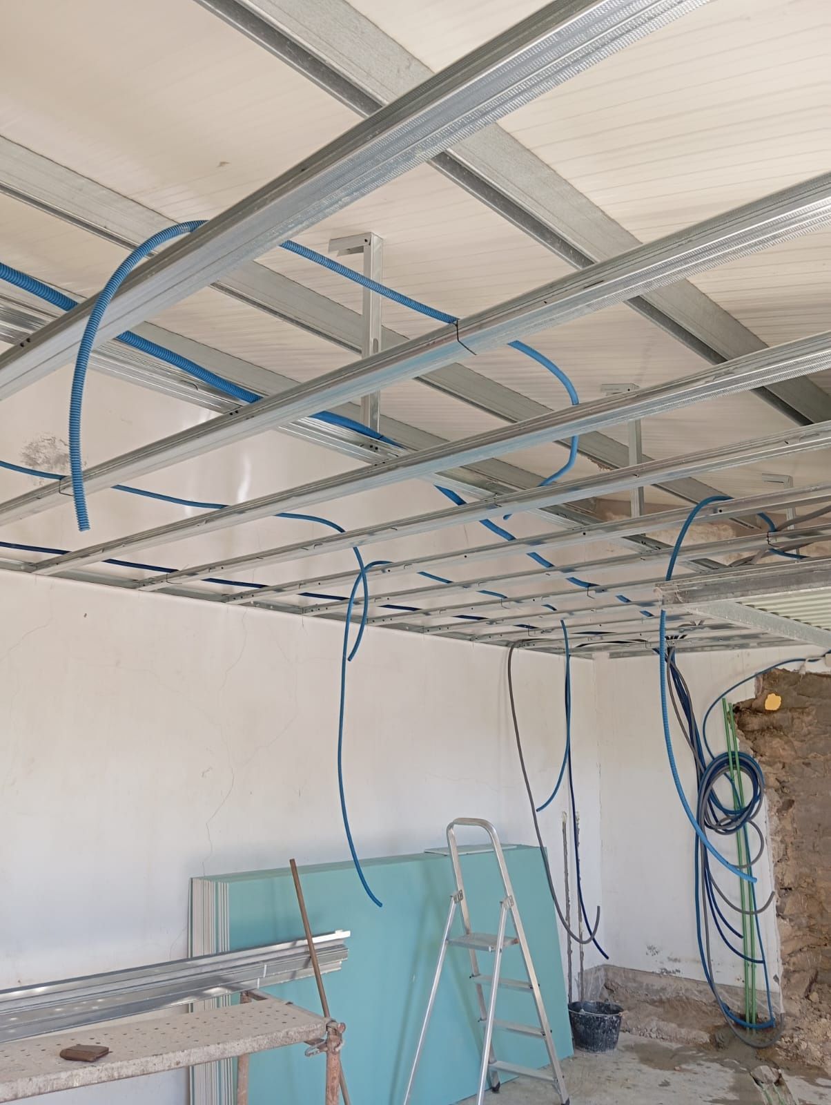 Remodelação / Serviço de eletricidade (certificado)e canalização