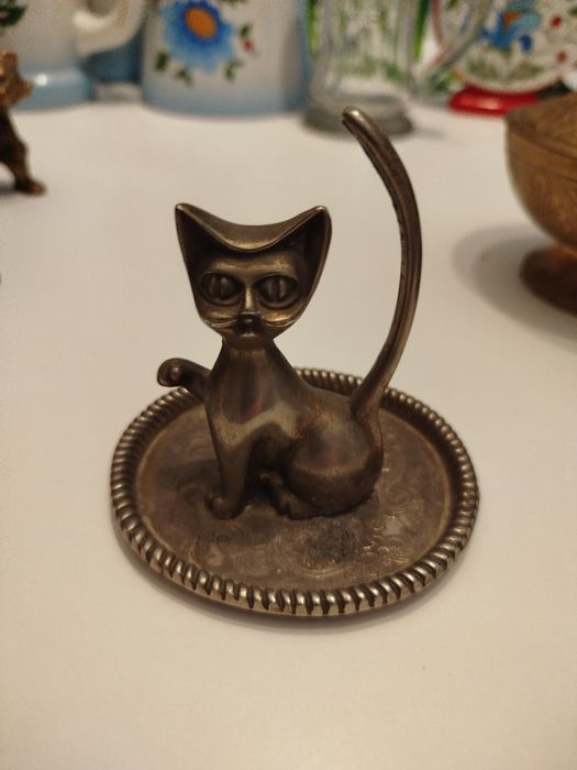 Stary stojak na biżuterię - figurka kota.