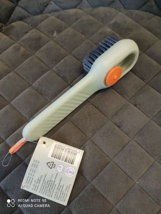 Szczotka z dozownikiem