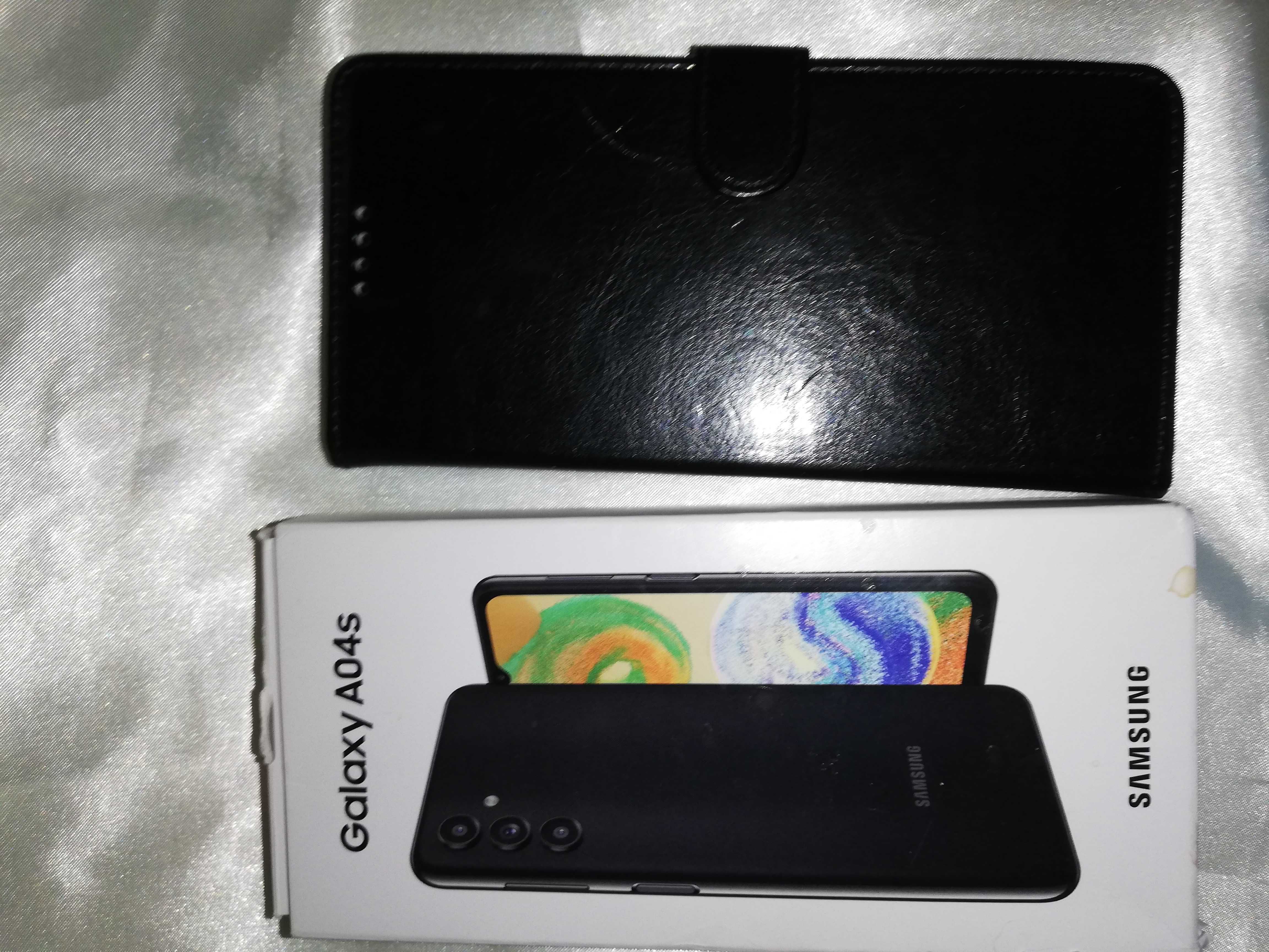 Smartfon  SAMSUNG  GALAXY A04s telefon szybka etui i dodatkowa szybka