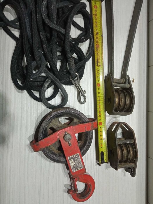 Wielokrążek , zblocze linowe , kółka mosiężne , wciągarka linowa .