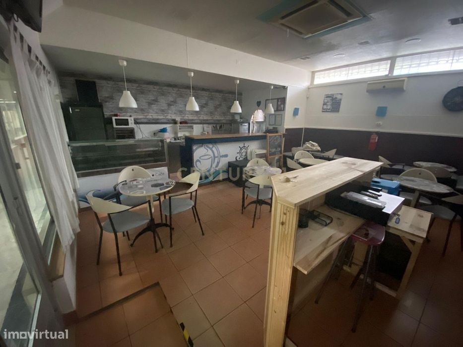 Café pronto a funcionar num centro comercial, Cidade de Sol- Barreiro