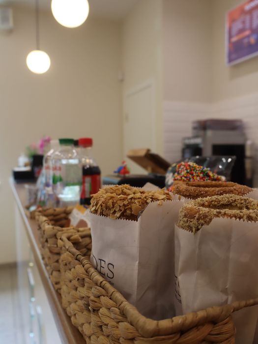 Canon EOS R100 (RF - S 18-45mm F4.5-6.3 IS STM KIT)