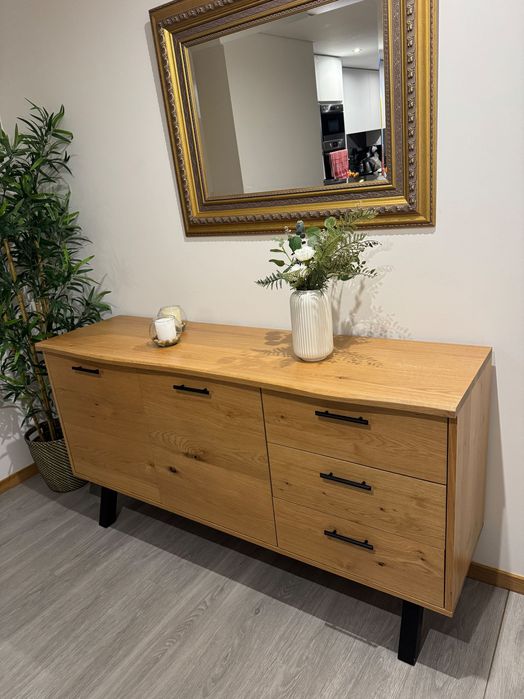 Aparador com 2 portas e 3 gavetas