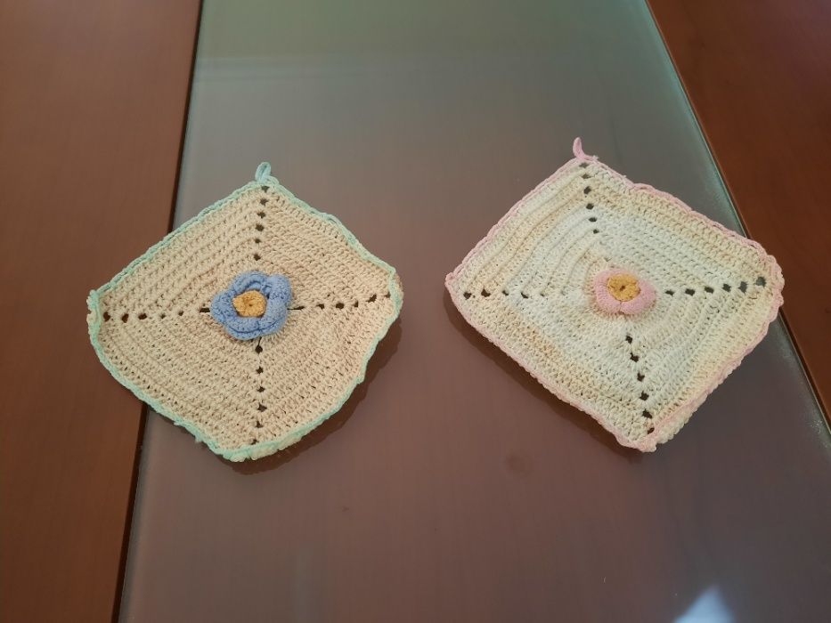 Vários bordados à mão diferentes (crochet manual)