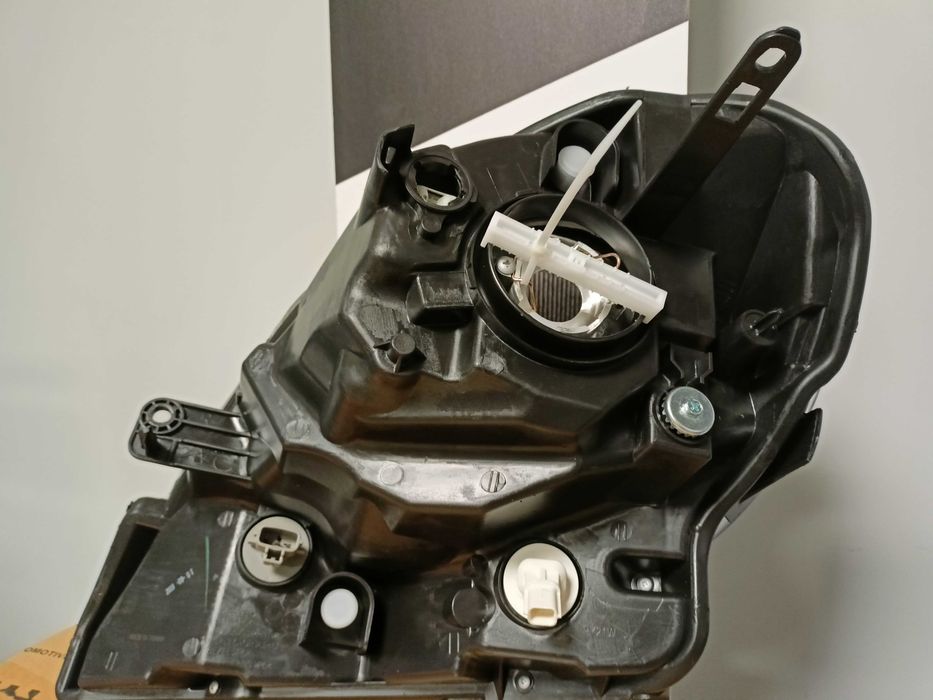 Renault Kangoo 08-13 Lampa/Reflektor przód prawy /H4/.> PROMOCJA !!!