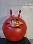 Bola saltitona para brincar.