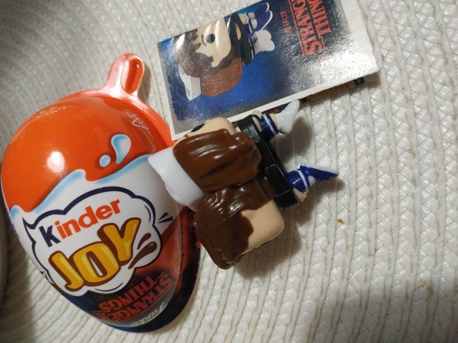Figurka Stranger Things Kinder joy Steve i Robin