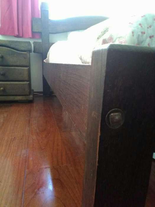 Cama rústica maciça vintage + 2 mesas cabeceira