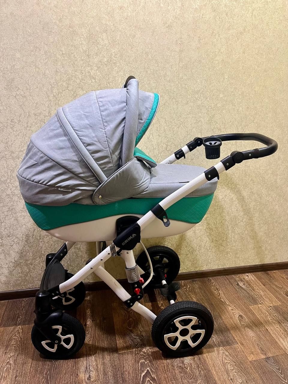 Коляска Erica 2в1 + качалка + детская кроватка