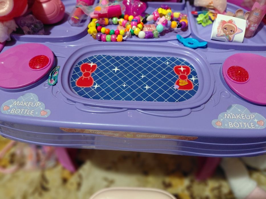 Дитяче трюмо зі стільчиком та прикрасами іграшкове, туалетний столик