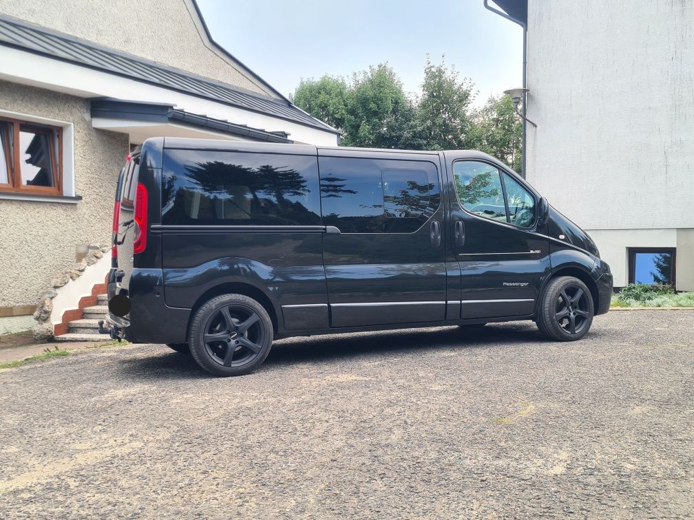 Black Edition 9os long klimatronik Trafic Vivaro Primastar bus zamiana