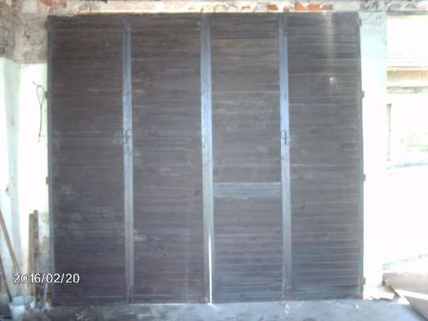brama garażowa warsztatowa drewniana w ramie
