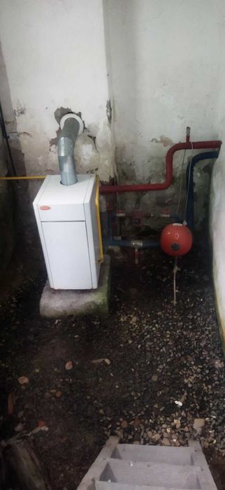 ПРОДАЖ! Фасадна будівля 173м (автошкола) Свалява Соборна,16 Терміново!