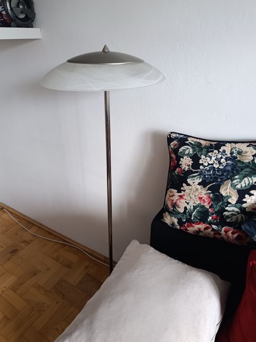 Lampa pokojowa stojąca