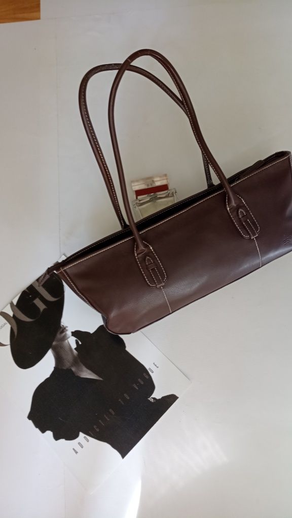 Женская кожаная сумка багет Esprit