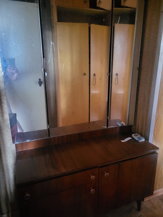 Меблі, тумбочка, шафа