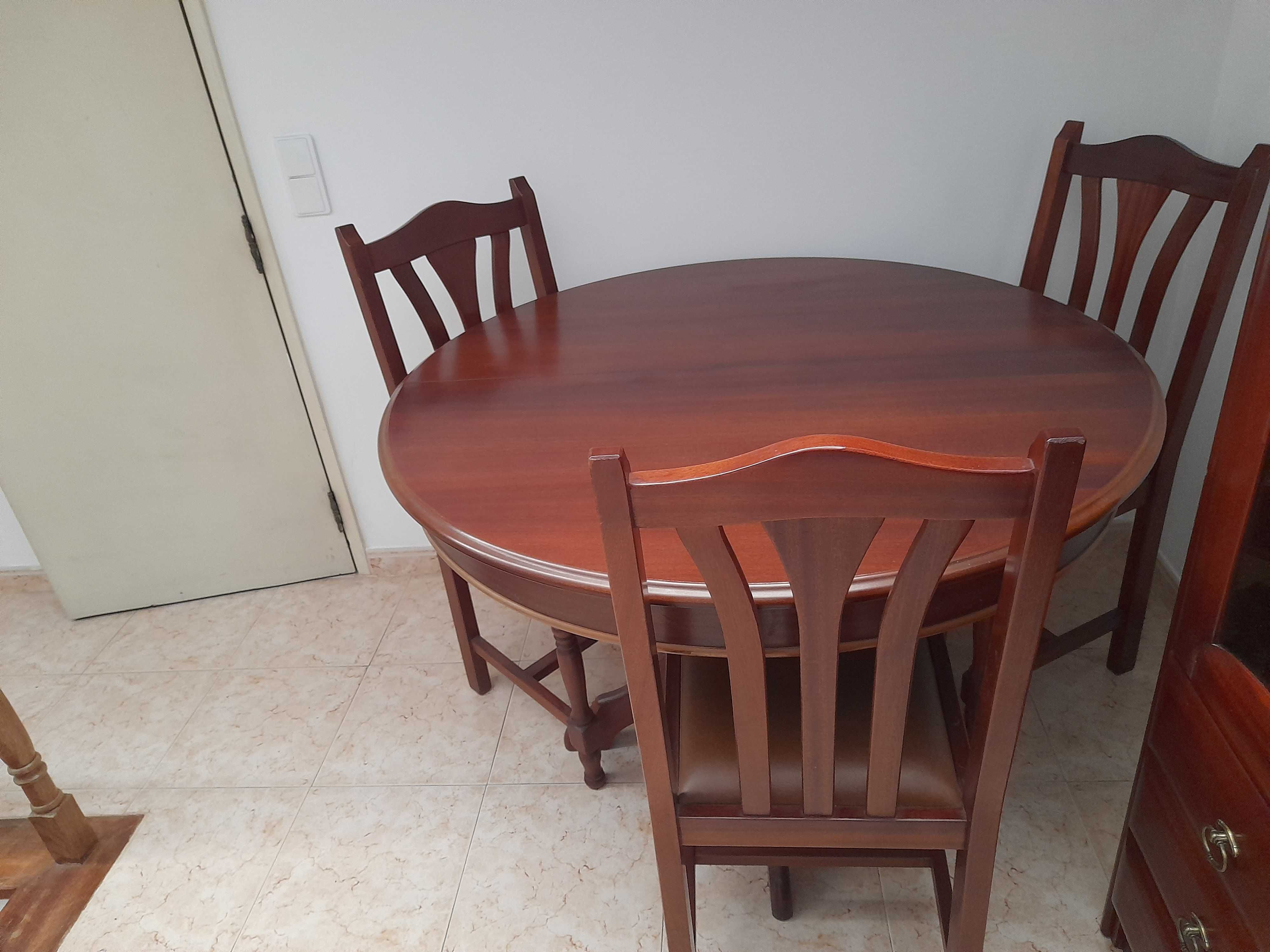 Mesa extensível mais 4 cadeiras