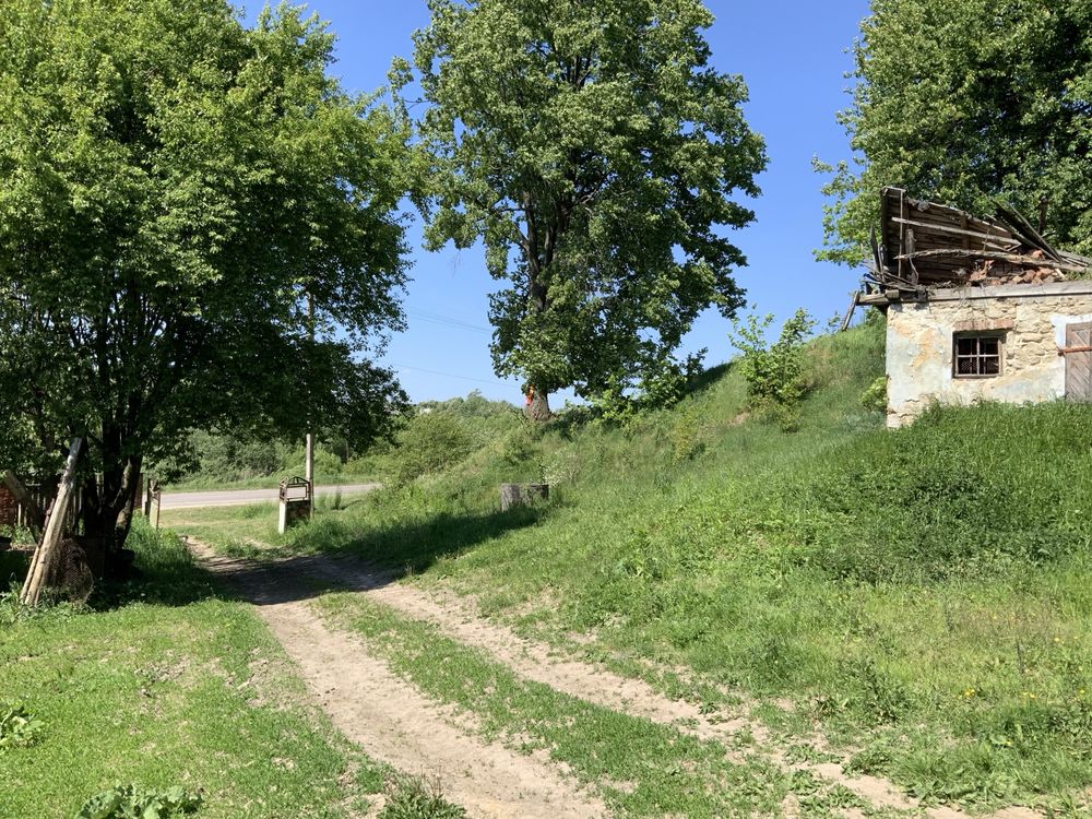 Продаж с. Дубровиця, будинок та земельна ділянка  50 сот під забудову