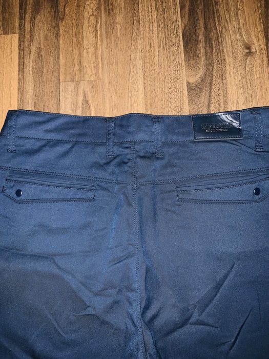 Мужские брюки в идеальном состоянии.