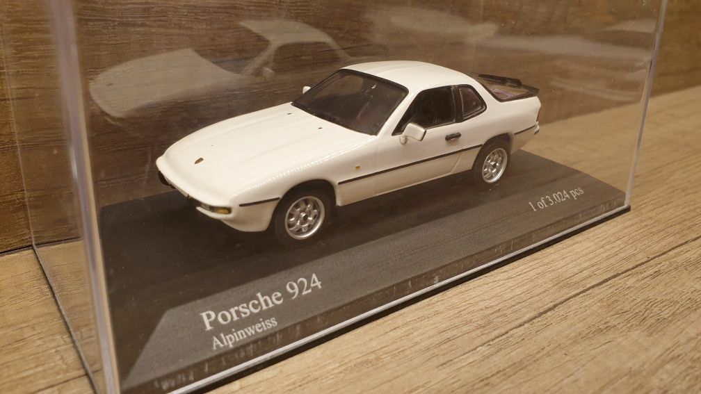 Model Minichamps PORSCHE 924 Alpinweiss 1:43, jak NOWY