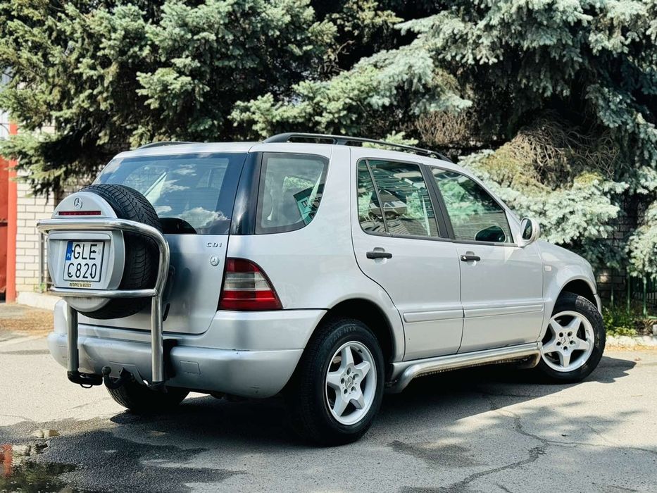 Продам автомобіль Mercedes ML повний привод в хорошем состоянии