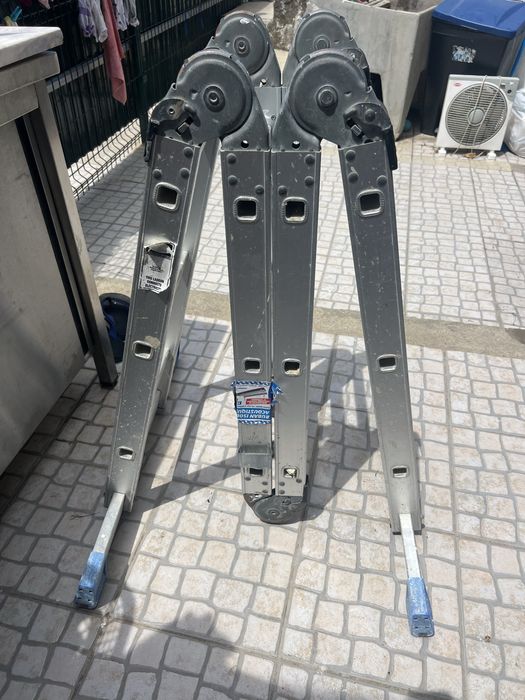Escadote de aluminio