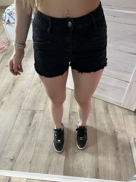 Krotkie spodenki wysoki stan XS postrzepione wysoki stan