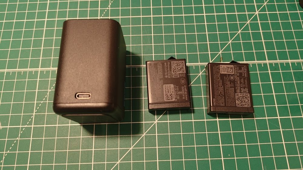 GoPro hub z bateriami, uchwyt z przrgubem