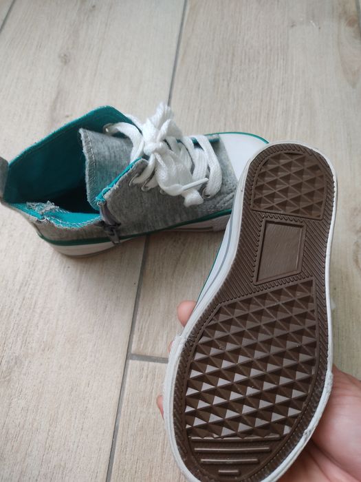 Кросівки хлопчик чи дівчинка 3-4 роки