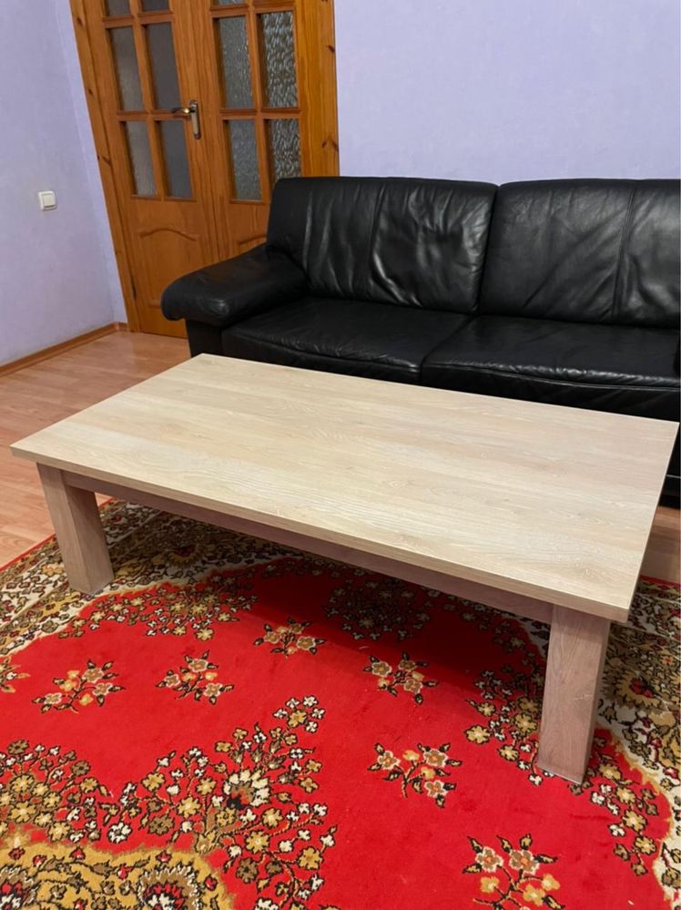 Дерев’яний стіл
