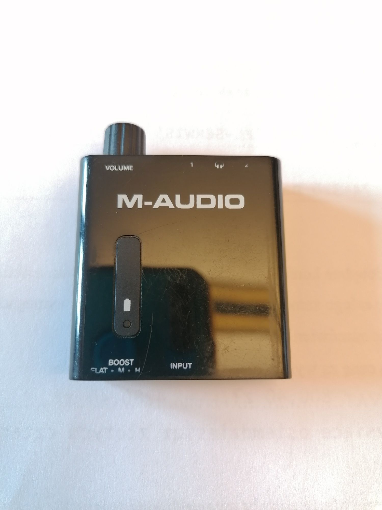 M-AUDIO Bass Traveler – Wzmacniacz Słuchawkowy