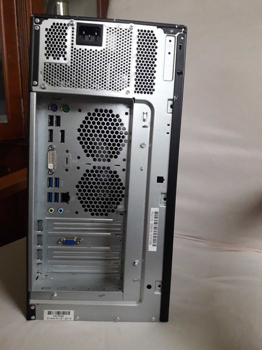 Fujitsu 8gen. i3 8100 - 24GB RAM - piękny, czysty, niezakurzony