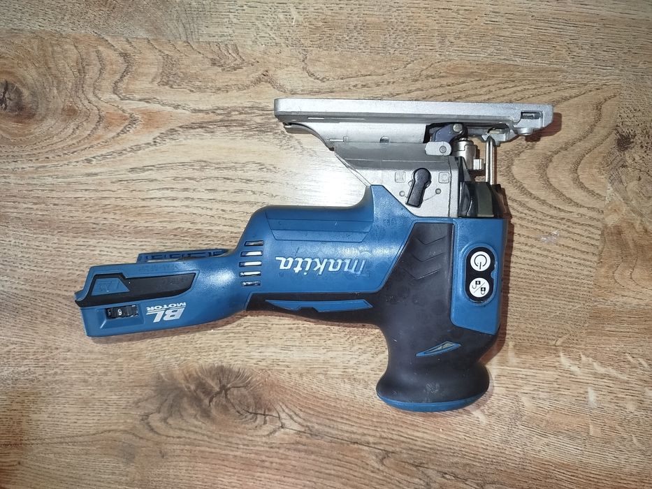 Wyrzynarka Makita DJV 181 LXT BL 18V