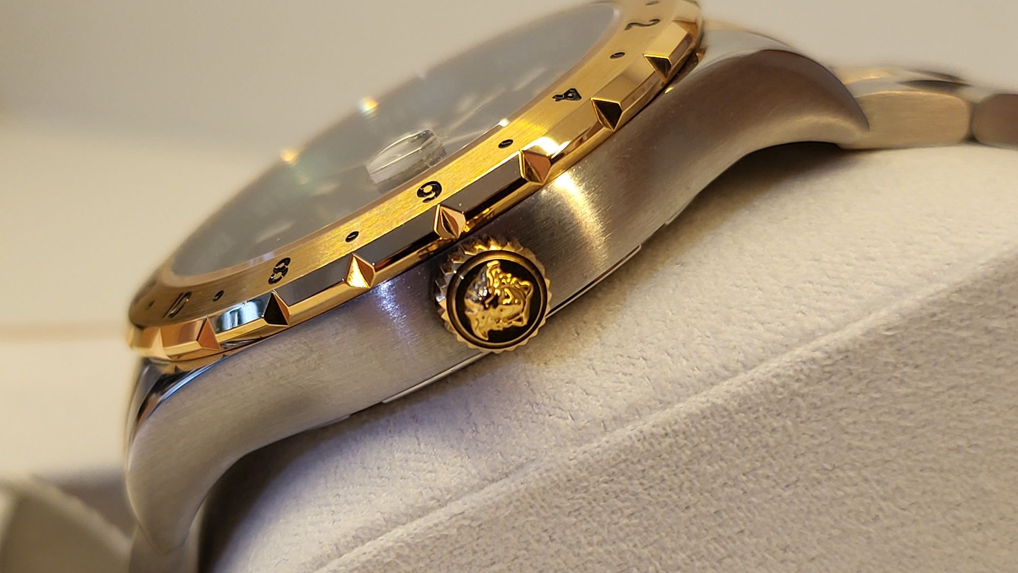 Zegarek VERSACE V1105/0016 Hellenyium GMT