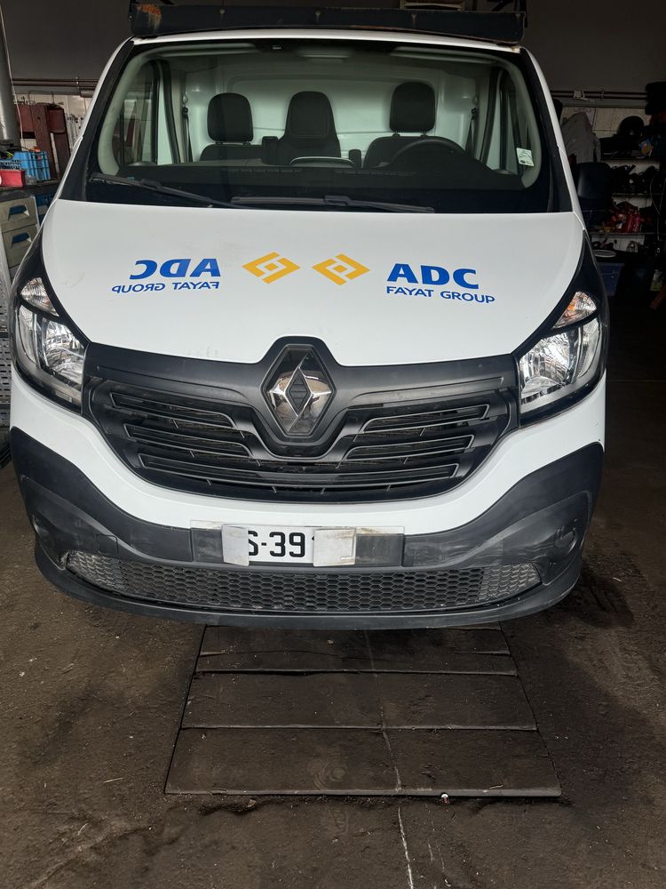 Przód kompletny maska zderzak lampy chlodnice Renault Trafic III 1.6