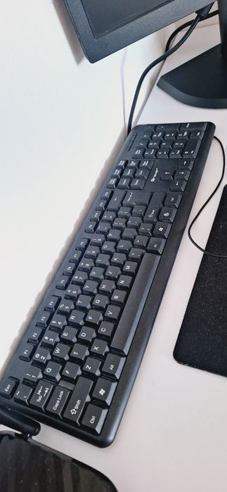 Komputer Lenovo monitor komputer klawiatura myszka czarny