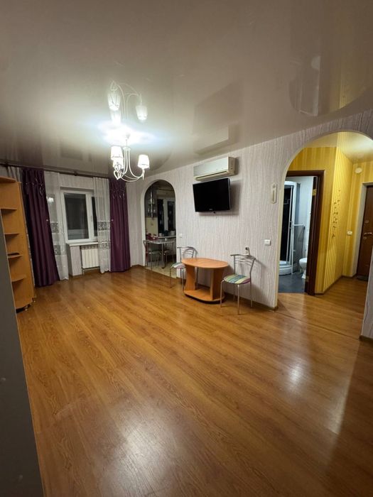 Продам 3-кімнатну, повністю облаштовану квартиру в Олександрії