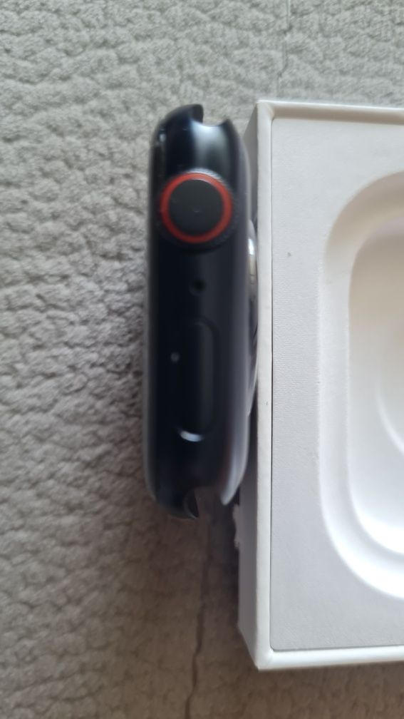 Apple Watch SE GPS + Cellular