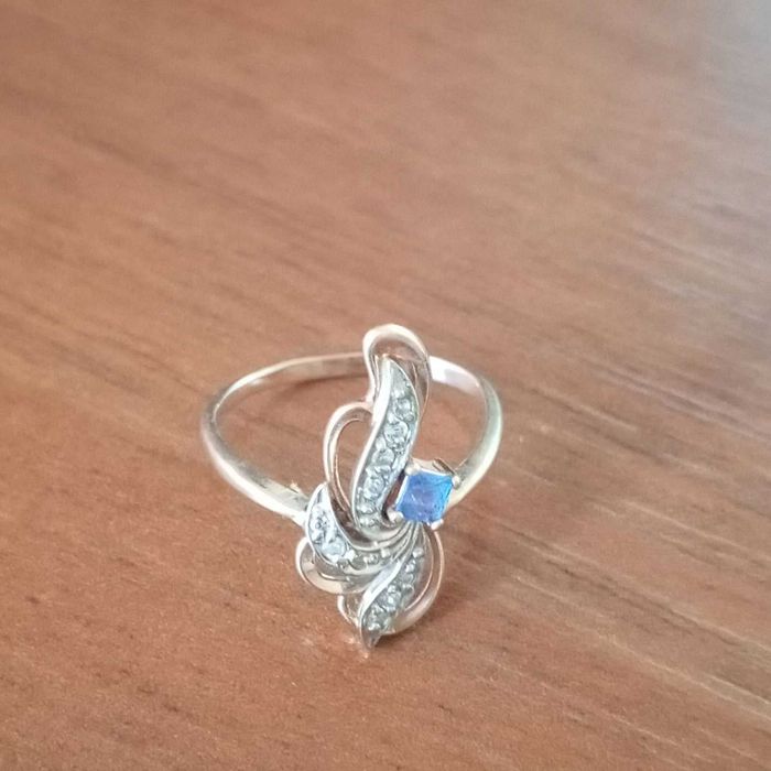 Продам золотое колечко 585 пробы