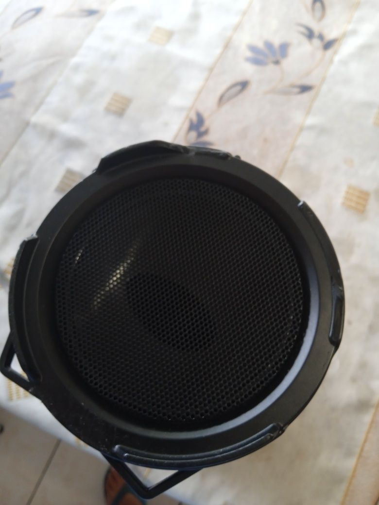 Coluna bluetooth usada com bom som