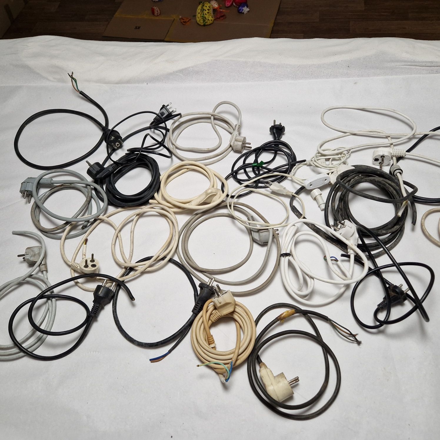 Przewód kabel że wtyczka z uziemieniem i bez
