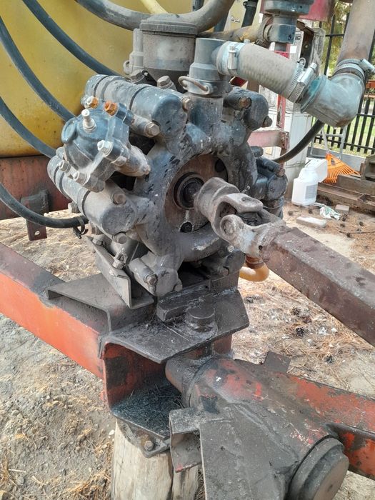 Opryskiwacz ciągany  RAU