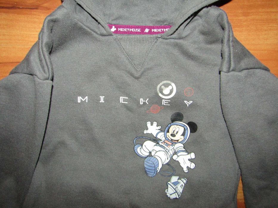 Детский спортивный костюм фирмы " Disney "  на ребенка 12 - 18 месяев