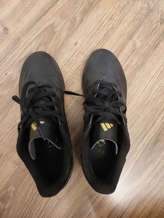 Sprzedam buty piłkarskie Adidas Copa Pure r.40
